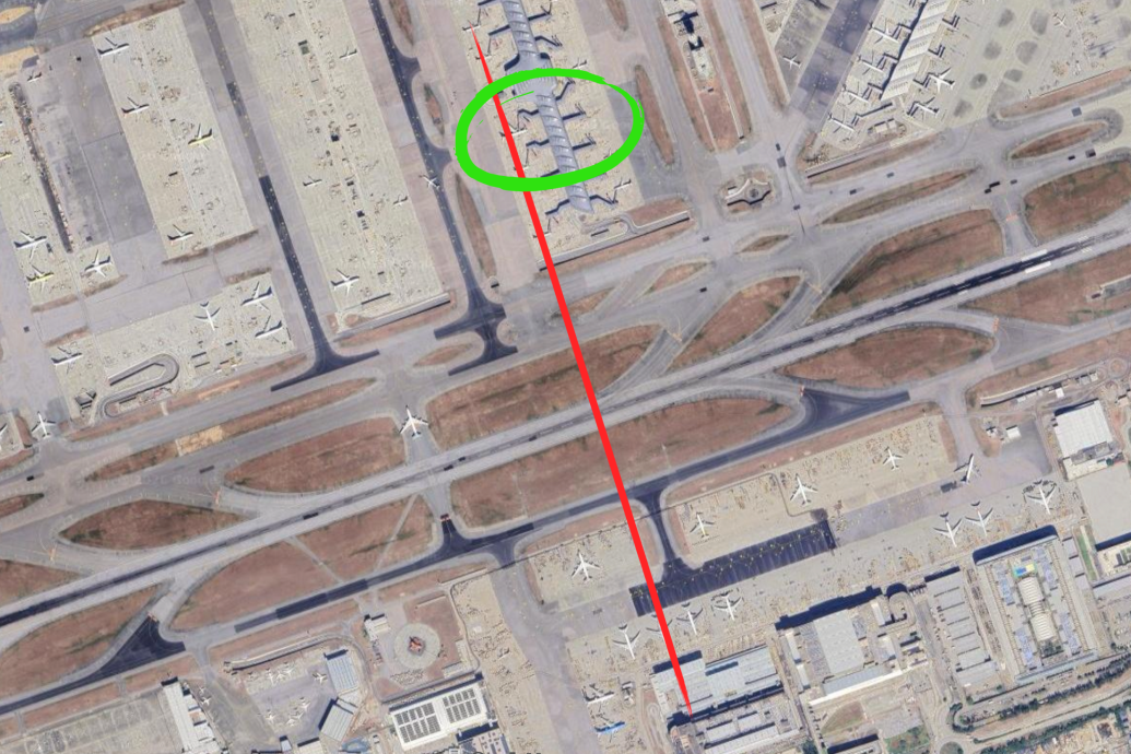 Направление бетонных плит подсказывает примерное расположение